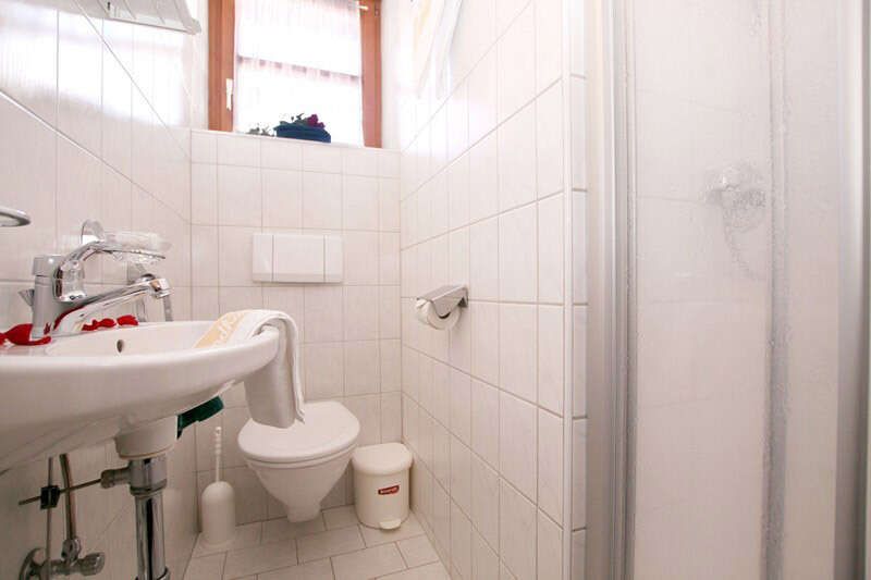  Room 9 with shower and toilet in the Landhaus Schwarz