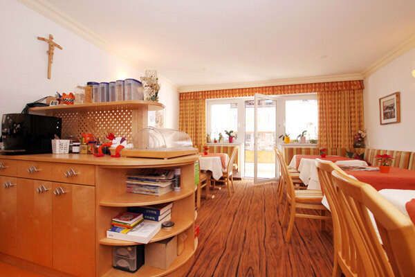 Breakfast room at Landhaus Schwarz in Serfaus